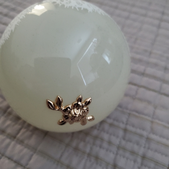 Jason Wu Glass Ornament Set  of 3. - Picture 11 of 16